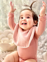 Load image into Gallery viewer, Round Bib